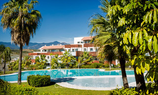 Appartements contemporains avec vue sur le golf à vendre à Hoyo 19; dans un resort 5*, New Golden Mile, Marbella - Benahavís 807502 