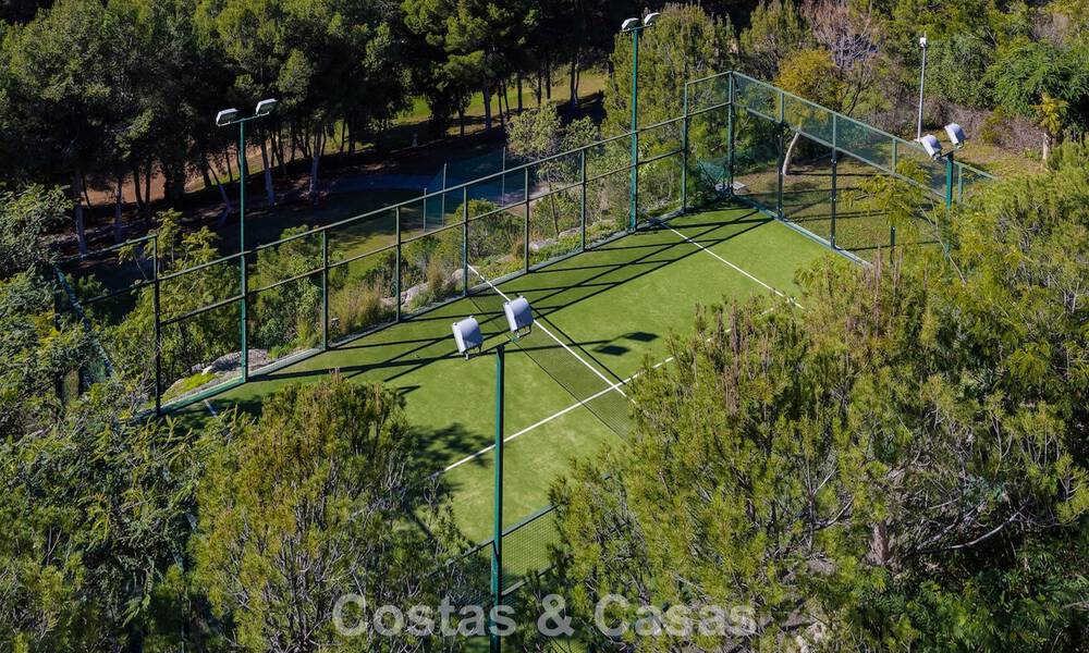 Appartements contemporains avec vue sur le golf à vendre à Hoyo 19; dans un resort 5*, New Golden Mile, Marbella - Benahavís 807512