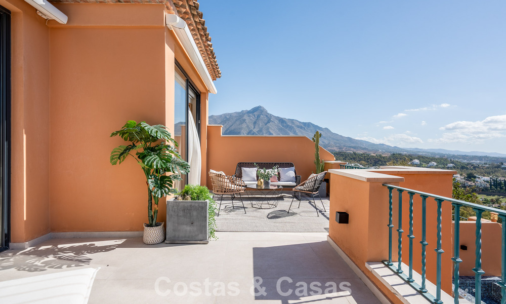Penthouse duplex de luxe avec vue panoramique à vendre dans la vallée du golf de Nueva Andalucía, Marbella 808084