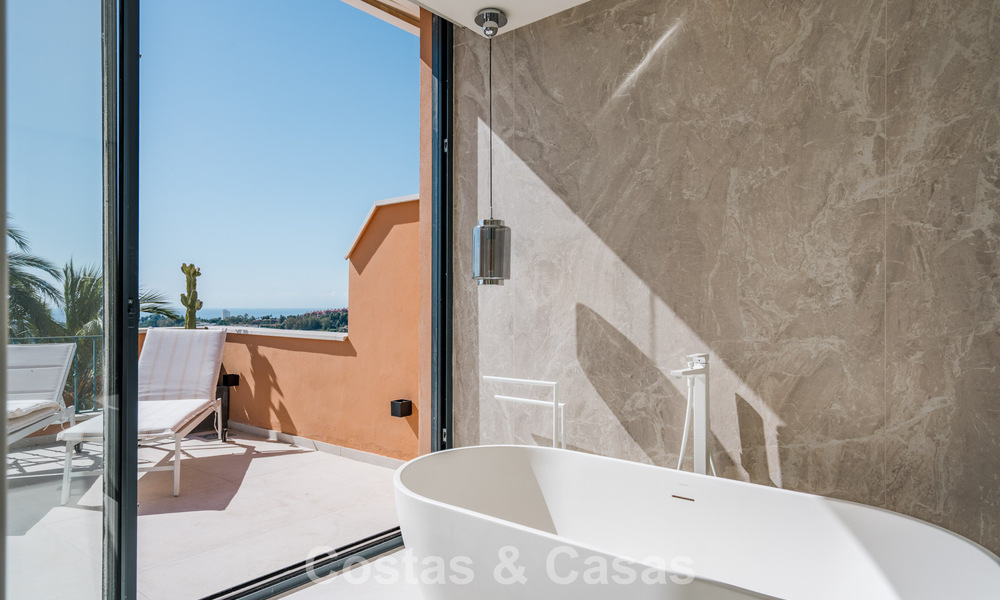 Penthouse duplex de luxe avec vue panoramique à vendre dans la vallée du golf de Nueva Andalucía, Marbella 808085