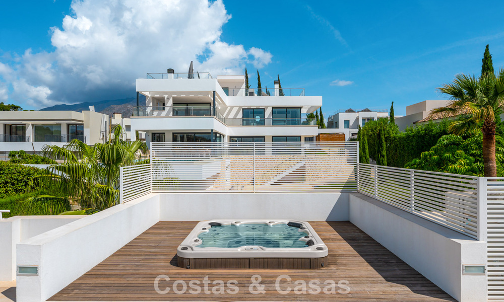 Villa contemporaine de luxe au design minimaliste à vendre à Nueva Andalucía, Marbella 808115