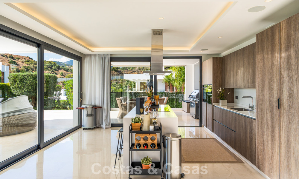 Villa contemporaine de luxe au design minimaliste à vendre à Nueva Andalucía, Marbella 808119