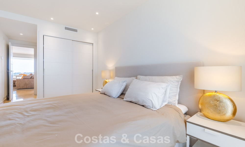 Appartement moderne à vendre avec piscine et vue sur la mer dans une résidence exclusive à Nueva Andalucía, Marbella 808134