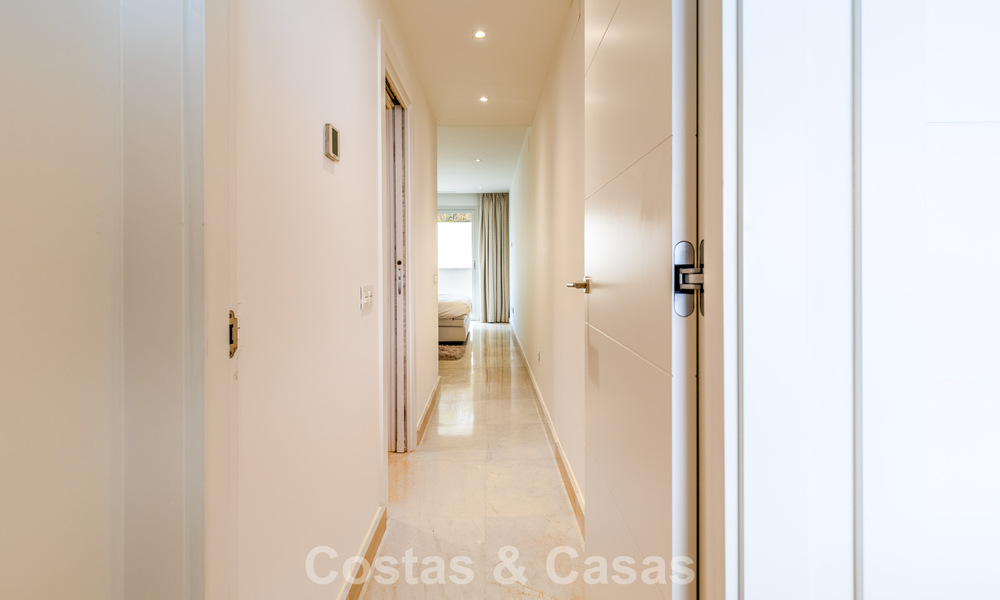 Appartement moderne à vendre avec piscine et vue sur la mer dans une résidence exclusive à Nueva Andalucía, Marbella 808135