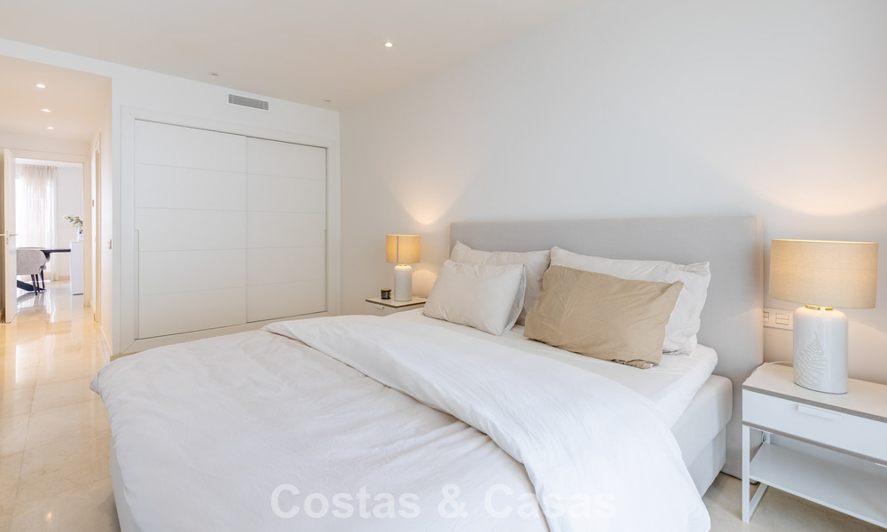 Appartement moderne à vendre avec piscine et vue sur la mer dans une résidence exclusive à Nueva Andalucía, Marbella 808136