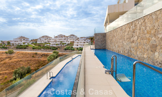 Appartement moderne à vendre avec piscine et vue sur la mer dans une résidence exclusive à Nueva Andalucía, Marbella 808141 