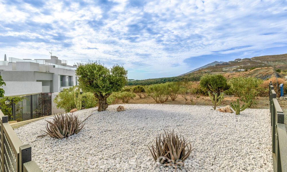 Appartement moderne à vendre avec piscine et vue sur la mer dans une résidence exclusive à Nueva Andalucía, Marbella 808142