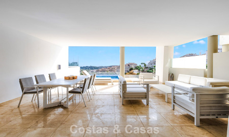 Appartement moderne à vendre avec piscine et vue sur la mer dans une résidence exclusive à Nueva Andalucía, Marbella 808143