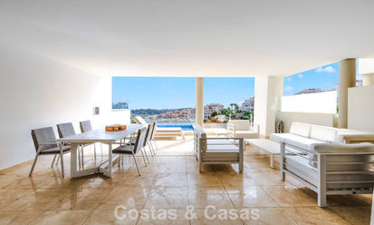 Appartement moderne à vendre avec piscine et vue sur la mer dans une résidence exclusive à Nueva Andalucía, Marbella 808143