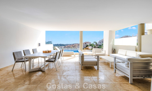 Appartement moderne à vendre avec piscine et vue sur la mer dans une résidence exclusive à Nueva Andalucía, Marbella 808143