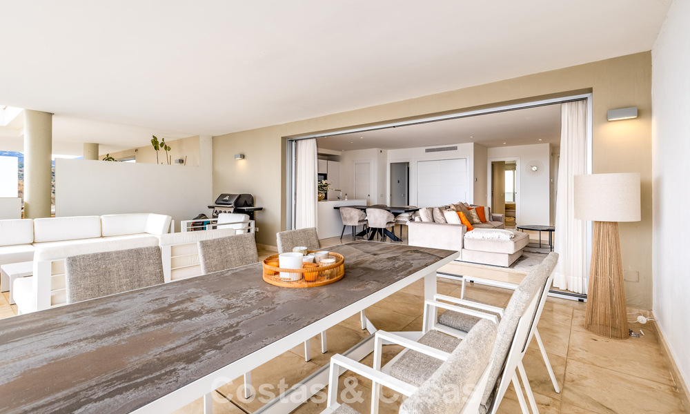 Appartement moderne à vendre avec piscine et vue sur la mer dans une résidence exclusive à Nueva Andalucía, Marbella 808146