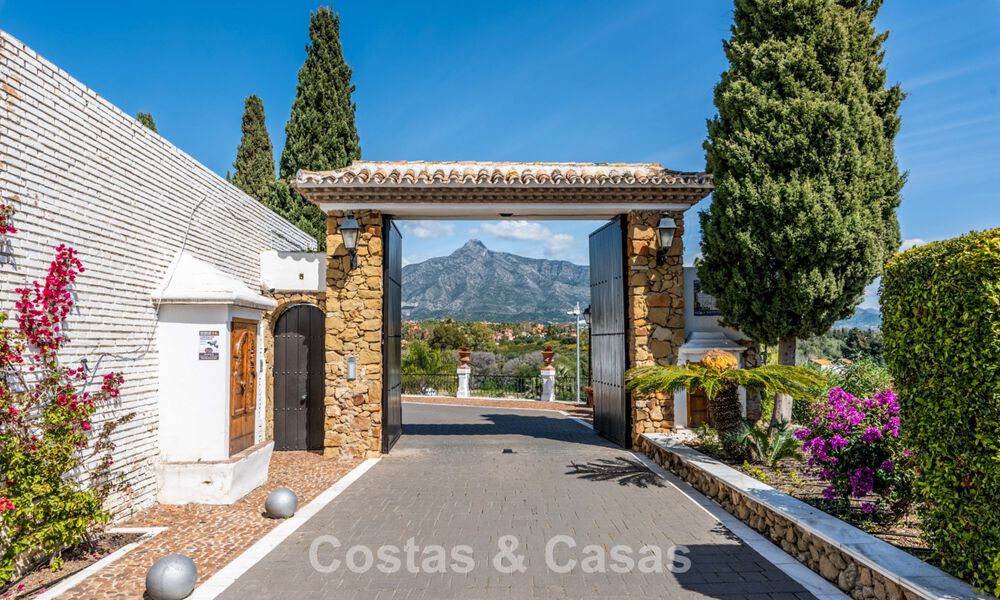 Charmante maison mitoyenne à vendre dans une résidence sécurisée à deux pas de Puerto Banús, Marbella 808516