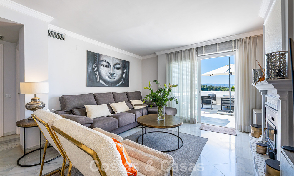Charmante maison mitoyenne à vendre dans une résidence sécurisée à deux pas de Puerto Banús, Marbella 808518