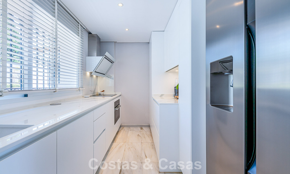Charmante maison mitoyenne à vendre dans une résidence sécurisée à deux pas de Puerto Banús, Marbella 808525
