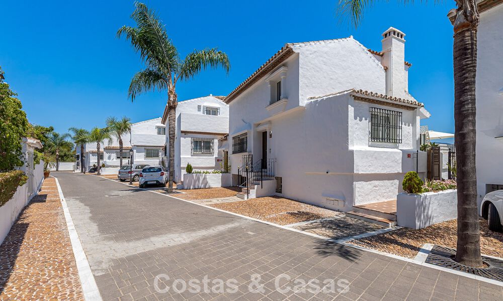 Charmante maison mitoyenne à vendre dans une résidence sécurisée à deux pas de Puerto Banús, Marbella 808533