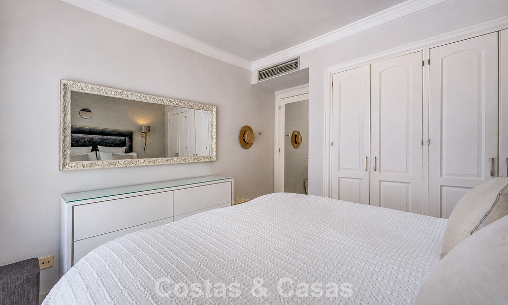 Charmante maison mitoyenne à vendre dans une résidence sécurisée à deux pas de Puerto Banús, Marbella 808544