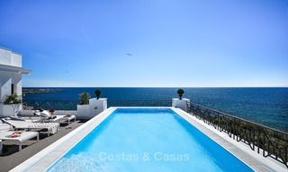 Appartements de luxe en première ligne de plage à vendre, Estepona, Costa del Sol avec vue sur mer 9722 