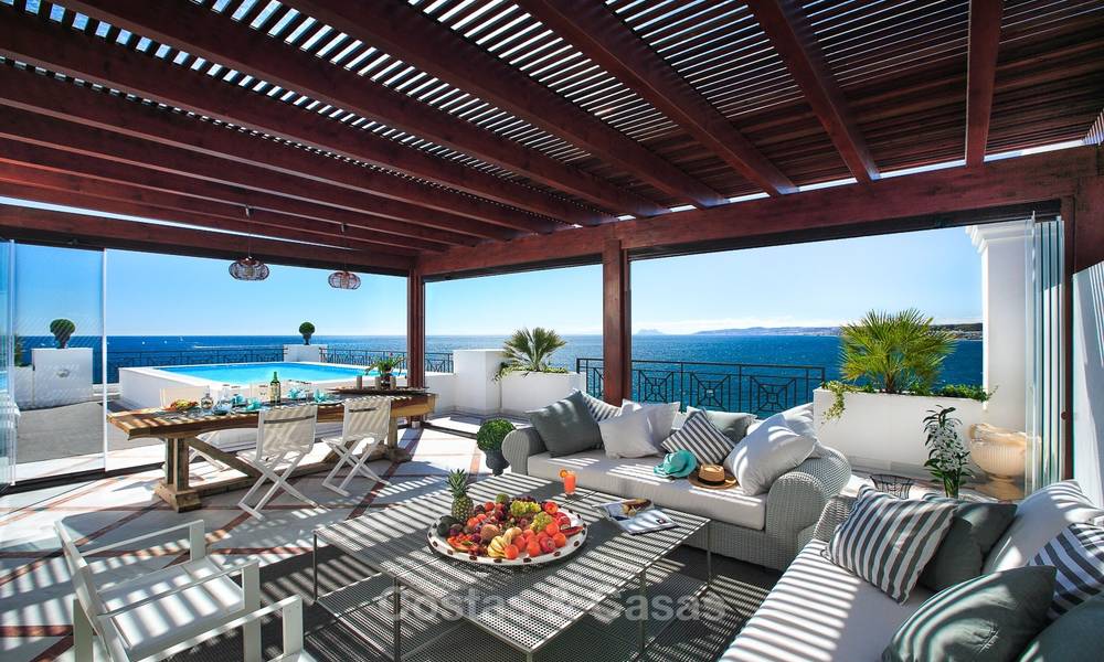Appartements de luxe en première ligne de plage à vendre, Estepona, Costa del Sol avec vue sur mer 9724