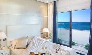 Appartements de luxe en première ligne de plage à vendre, Estepona, Costa del Sol avec vue sur mer 9726 