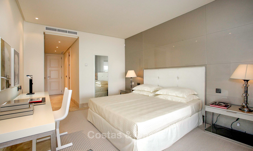 Appartements de luxe en première ligne de plage à vendre, Estepona, Costa del Sol avec vue sur mer 9711