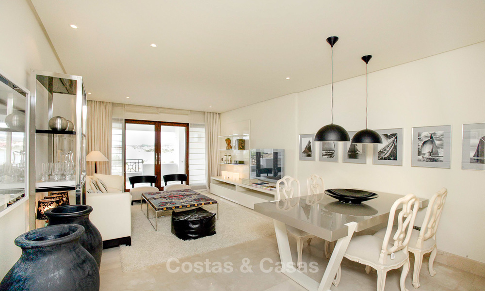 Appartements de luxe en première ligne de plage à vendre, Estepona, Costa del Sol avec vue sur mer 9712