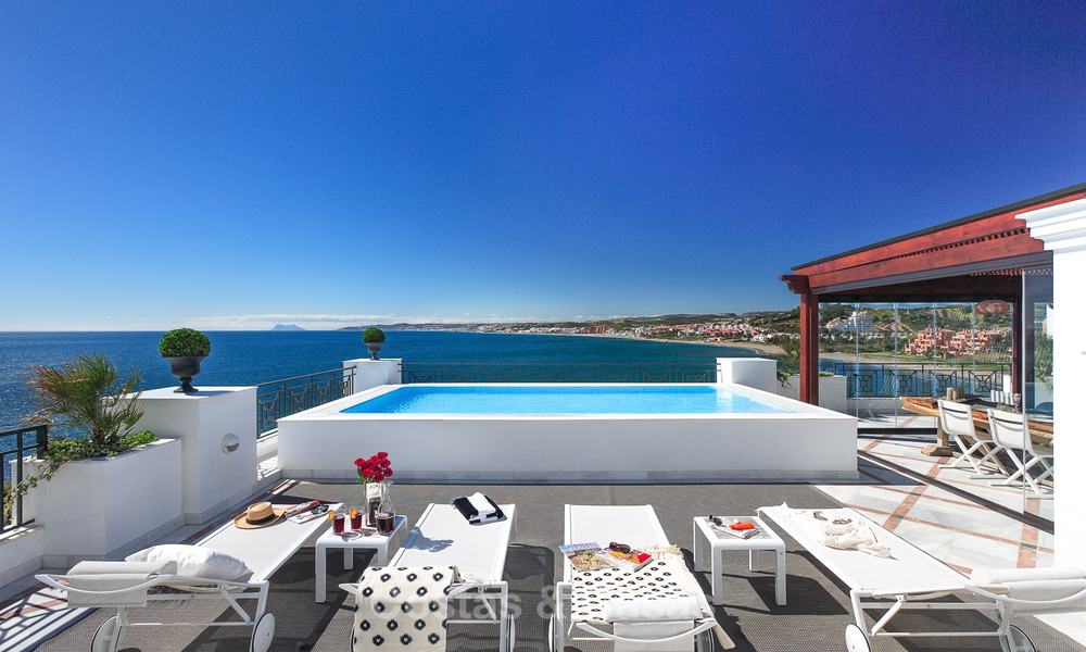 Appartements de luxe en première ligne de plage à vendre, Estepona, Costa del Sol avec vue sur mer 9713
