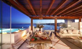 Appartements de luxe en première ligne de plage à vendre, Estepona, Costa del Sol avec vue sur mer 9714 