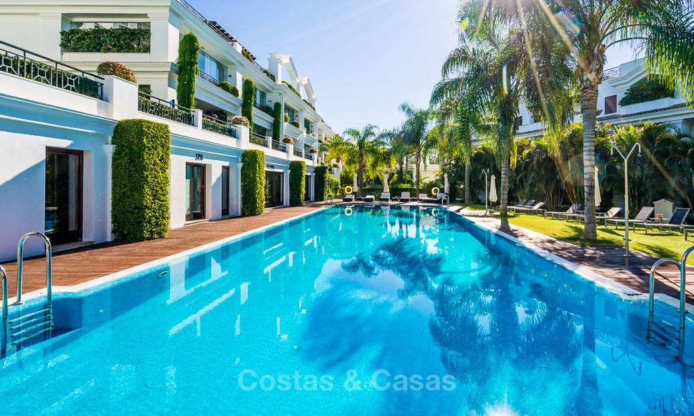 Appartements de luxe en première ligne de plage à vendre, Estepona, Costa del Sol avec vue sur mer 9735