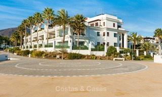 Appartements de luxe en première ligne de plage à vendre, Estepona, Costa del Sol avec vue sur mer 7960 