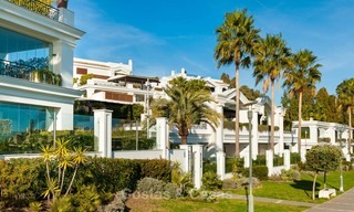 Appartements de luxe en première ligne de plage à vendre, Estepona, Costa del Sol avec vue sur mer 7956 