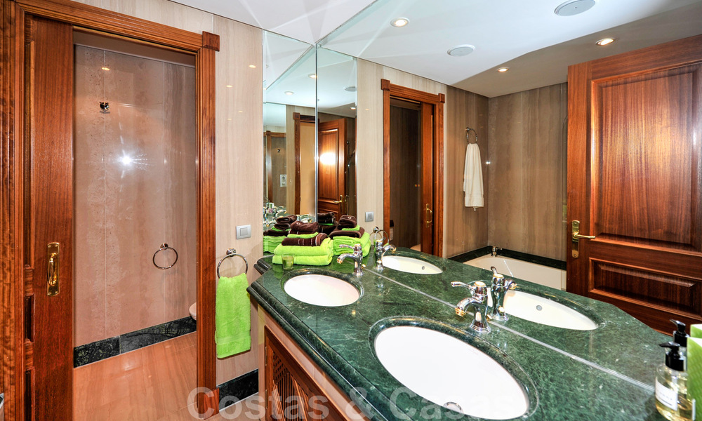 Penthouse exclusif près de la plage à vendre à Los Monteros, Marbella 37166