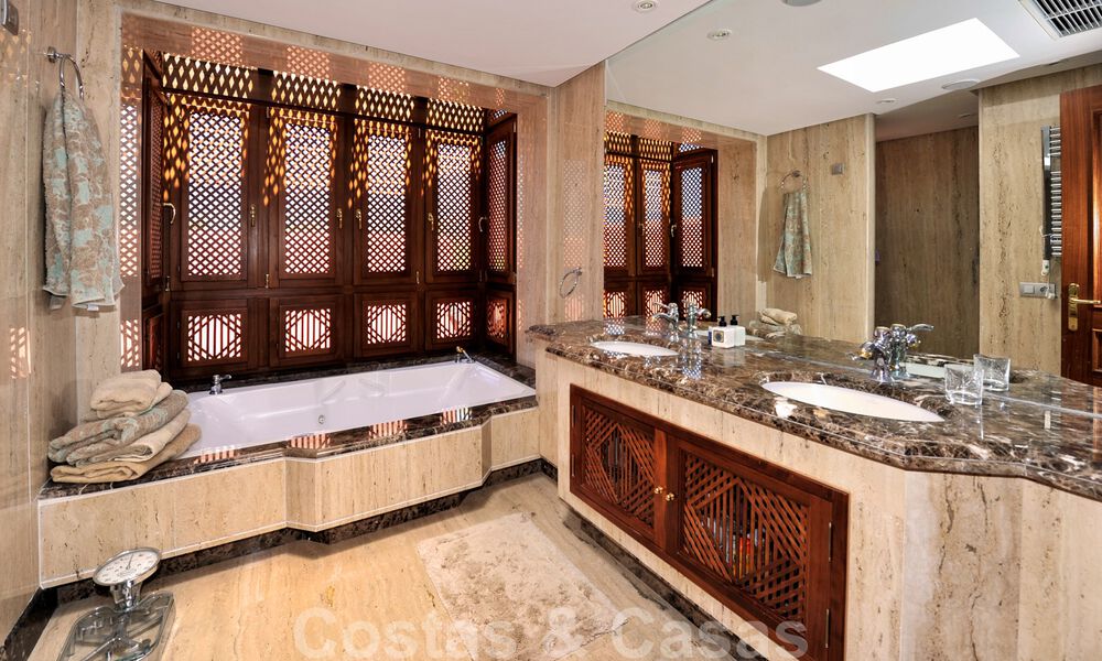 Penthouse exclusif près de la plage à vendre à Los Monteros, Marbella 37183