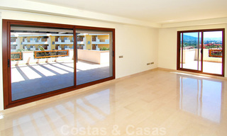 Penthouse de luxe à vendre près de Puerto Banús dans Nueva Andalucía, Marbella 30625 