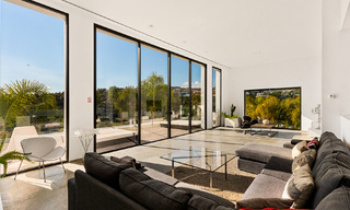 Villa exclusive de style moderne à acheter sur un parcours de golf connu dans la zone de Marbella - Benahavis - Estepona 37607 