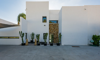 Villa exclusive de style moderne à acheter sur un parcours de golf connu dans la zone de Marbella - Benahavis - Estepona 37610 