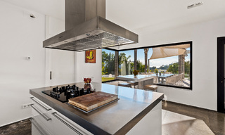 Villa exclusive de style moderne à acheter sur un parcours de golf connu dans la zone de Marbella - Benahavis - Estepona 37613 
