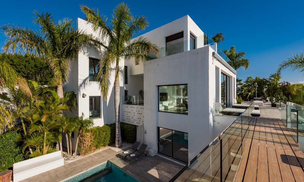 Villa exclusive de style moderne à acheter sur un parcours de golf connu dans la zone de Marbella - Benahavis - Estepona 37625