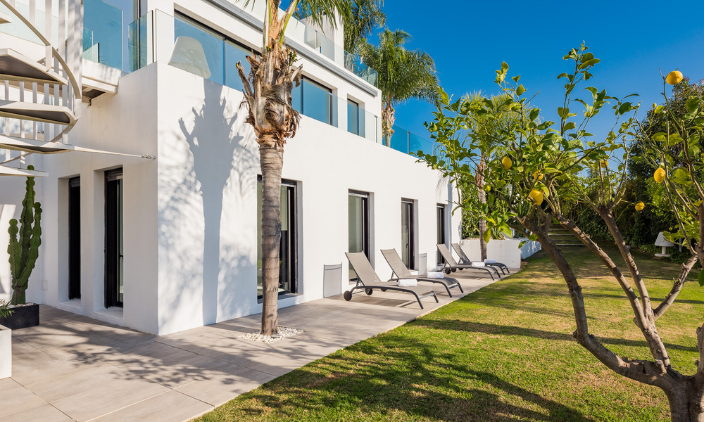 Villa exclusive de style moderne à acheter sur un parcours de golf connu dans la zone de Marbella - Benahavis - Estepona 37637