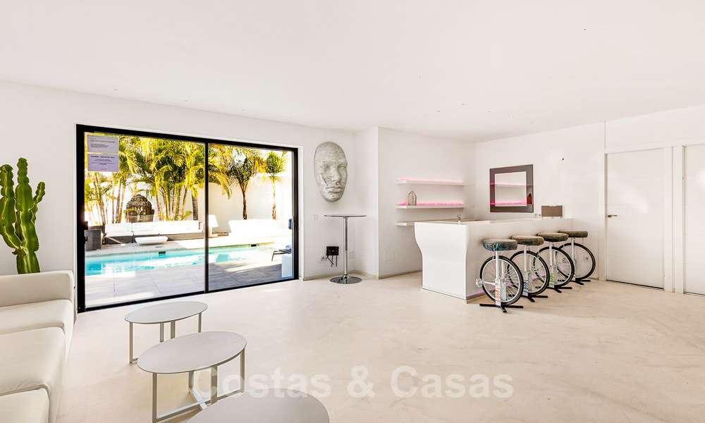 Villa exclusive de style moderne à acheter sur un parcours de golf connu dans la zone de Marbella - Benahavis 49490