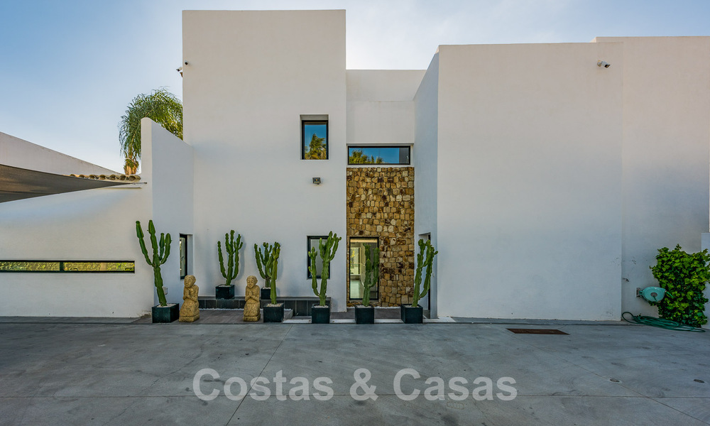 Villa exclusive de style moderne à acheter sur un parcours de golf connu dans la zone de Marbella - Benahavis 49494