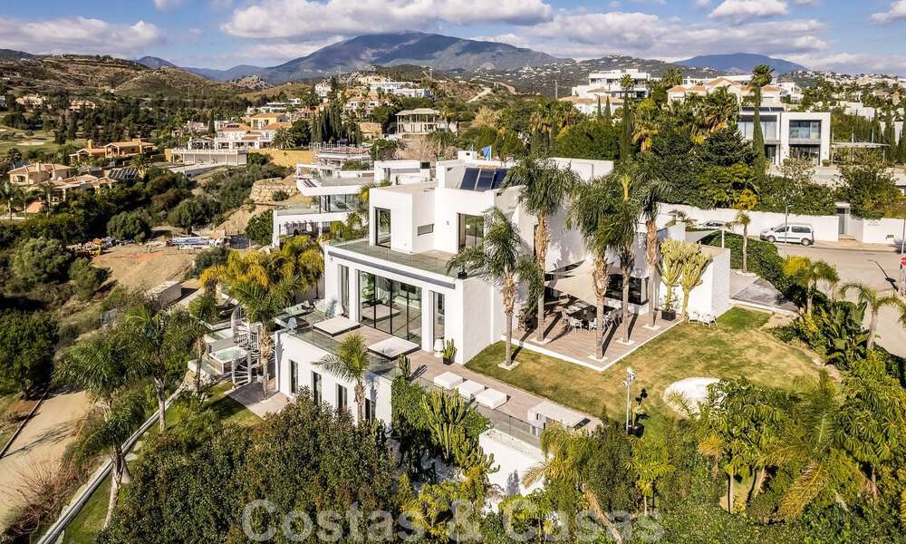 Villa exclusive de style moderne à acheter sur un parcours de golf connu dans la zone de Marbella - Benahavis 49495