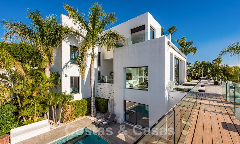 Villa exclusive de style moderne à acheter sur un parcours de golf connu dans la zone de Marbella - Benahavis 49510