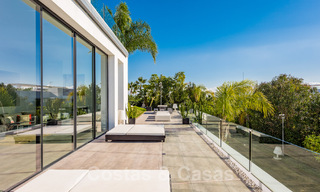 Villa exclusive de style moderne à acheter sur un parcours de golf connu dans la zone de Marbella - Benahavis 49511 