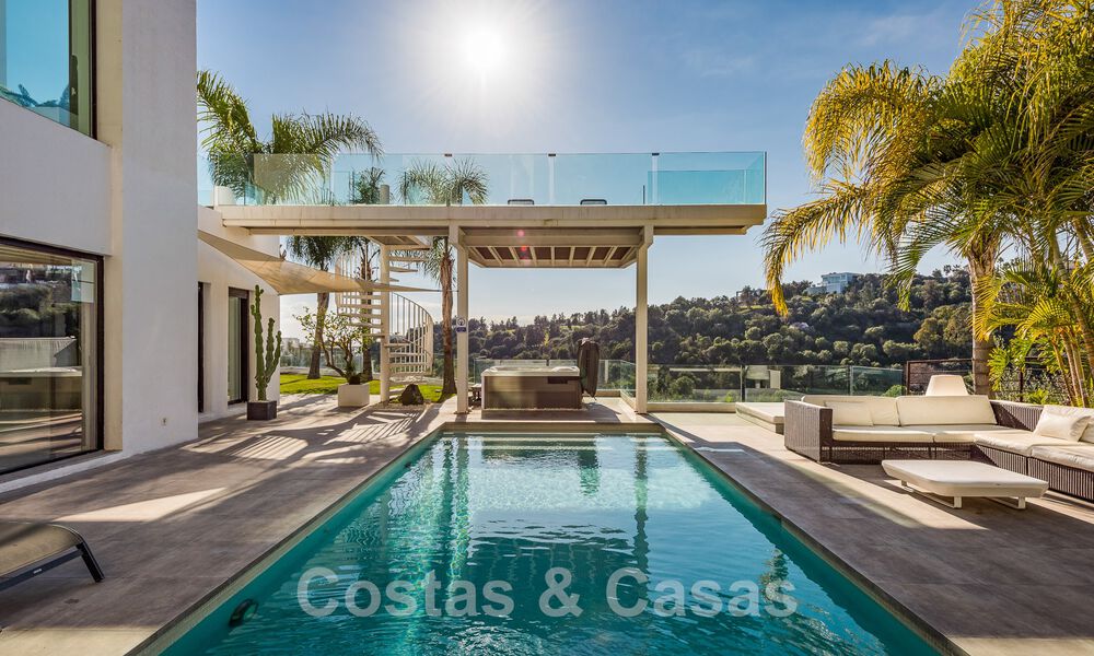 Villa exclusive de style moderne à acheter sur un parcours de golf connu dans la zone de Marbella - Benahavis 49518