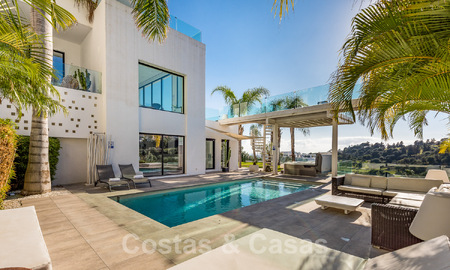 Villa exclusive de style moderne à acheter sur un parcours de golf connu dans la zone de Marbella - Benahavis 49519