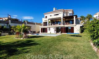Villa exclusive de style andalou à vendre à Marbella avec vue sur la mer 30585 