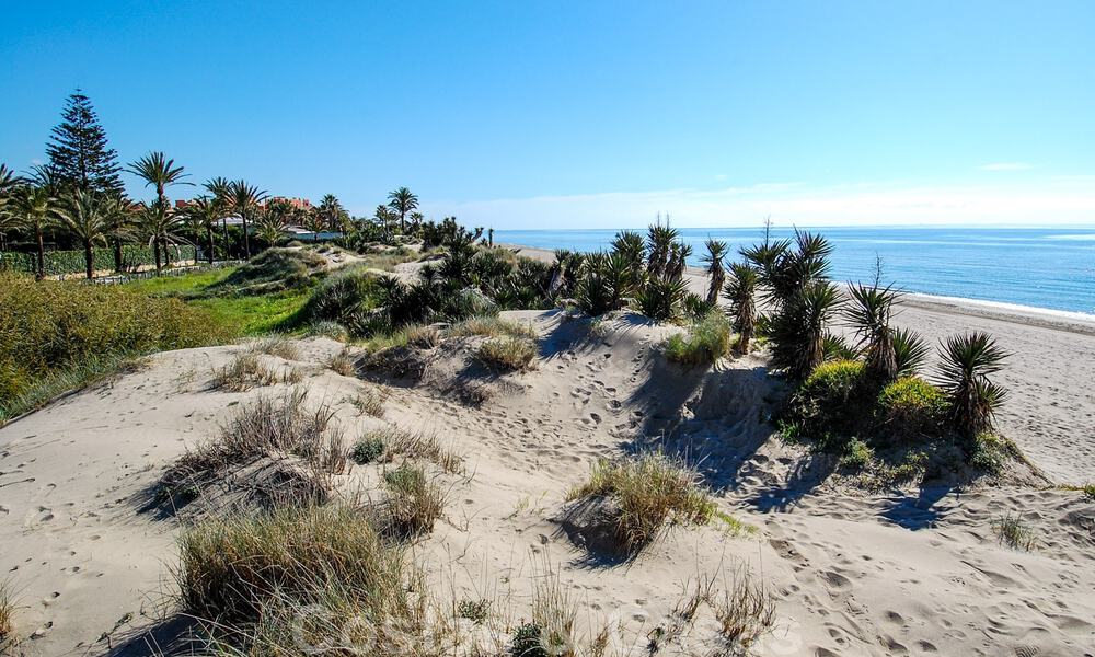 Villa exclusive en première ligne de plage à vendre dans l' Est de Marbella 30505