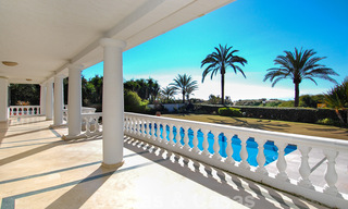 Villa exclusive en première ligne de plage à vendre dans l' Est de Marbella 30518 