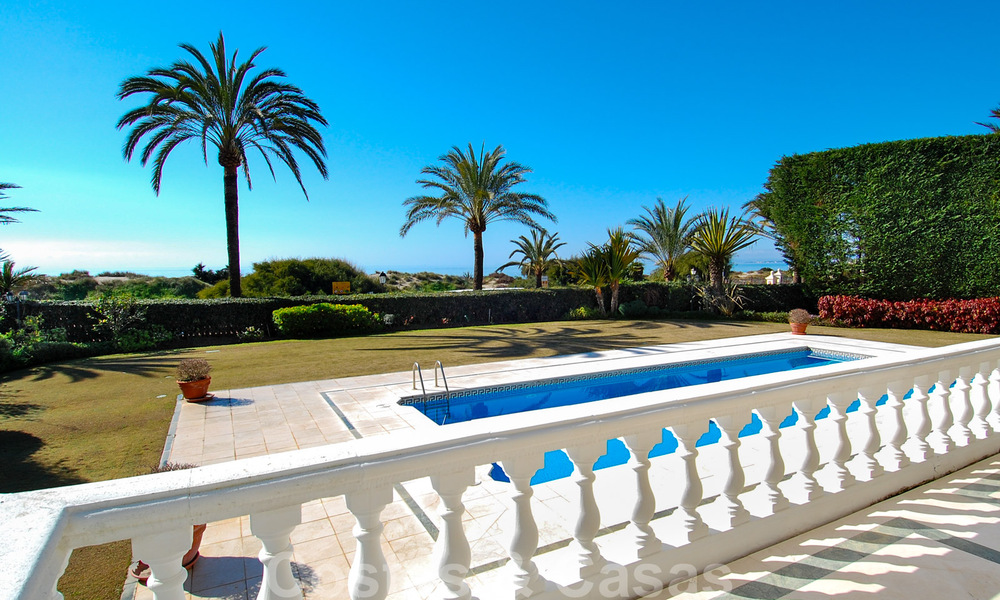 Villa exclusive en première ligne de plage à vendre dans l' Est de Marbella 30520