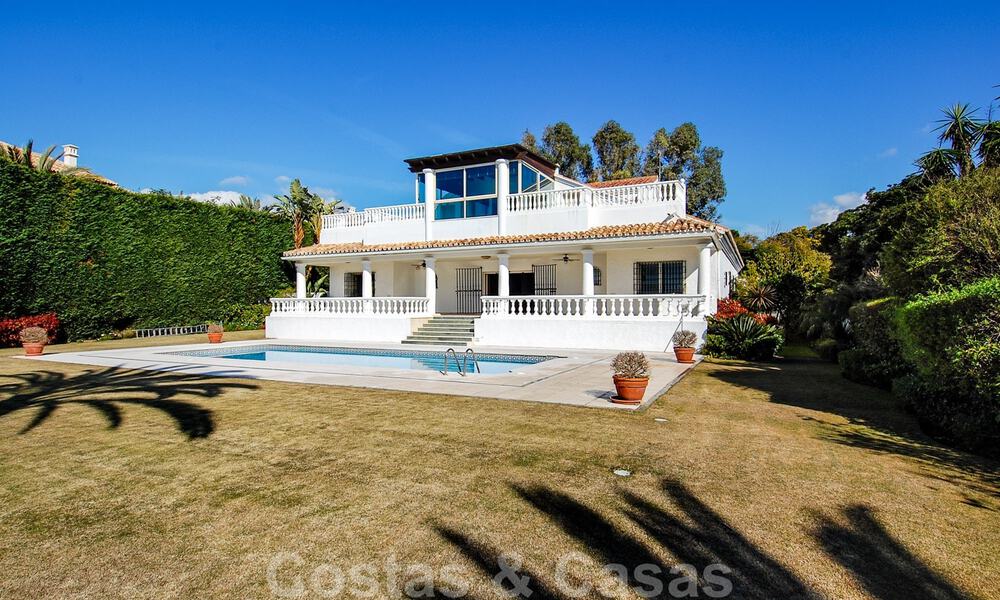 Villa exclusive en première ligne de plage à vendre dans l' Est de Marbella 30522